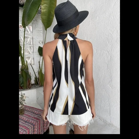 Keyhole Back Colorblock Top - Picture 4 of 4